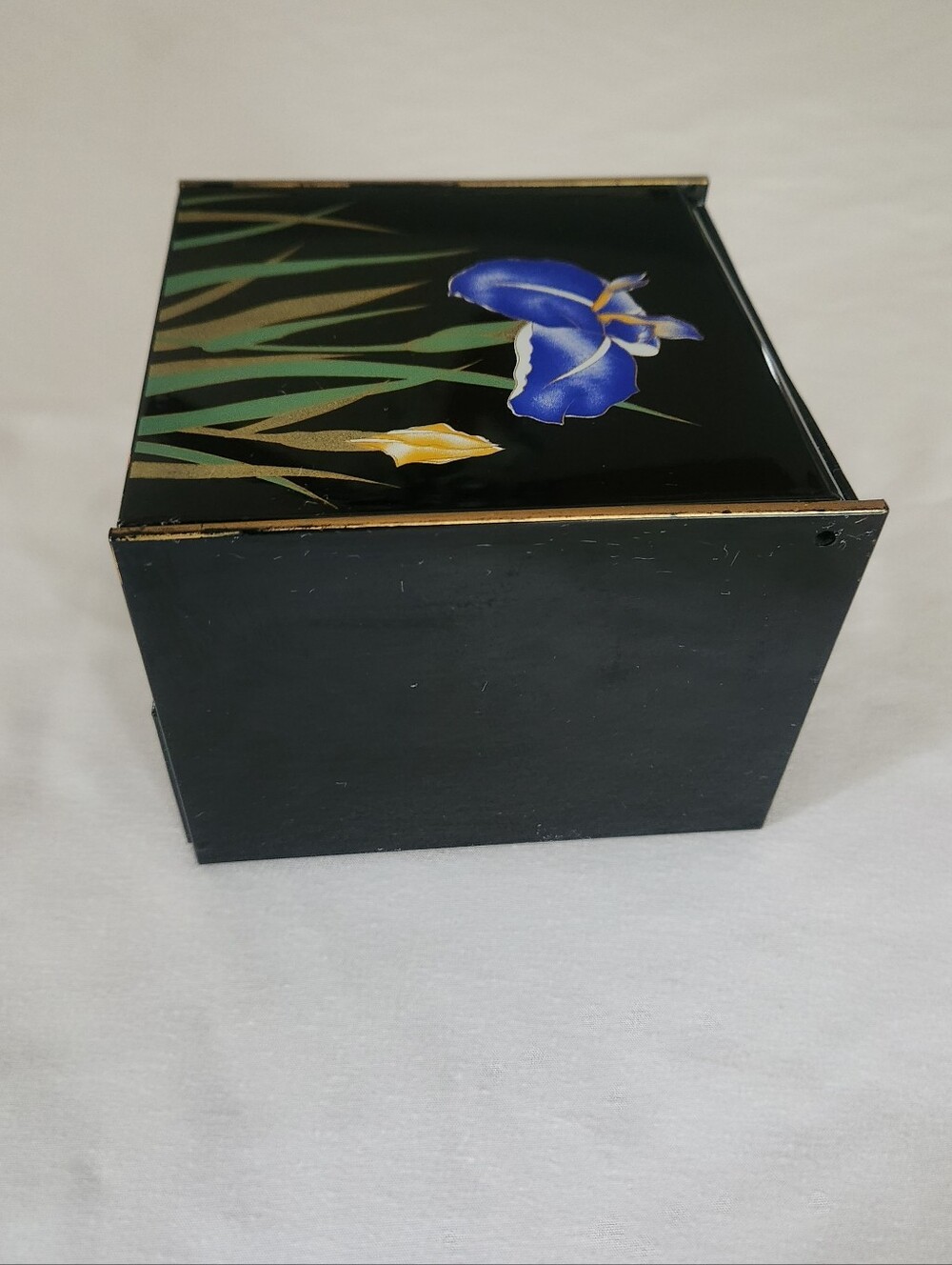 Japanese Black Lacquered Jewelry Box With Iris Detail - Picture 6 of 16